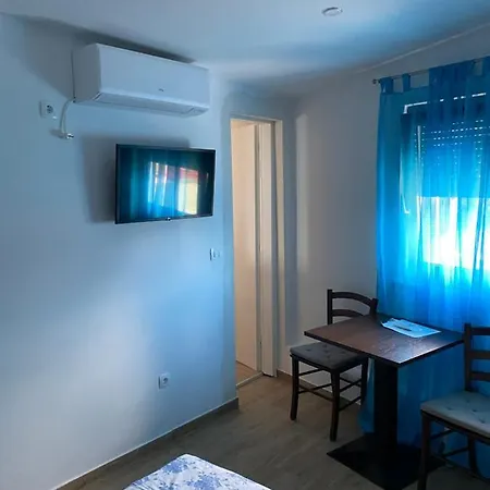 Πανσιόν Bella Vista Njivice