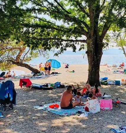 Πανσιόν Bella Vista Njivice